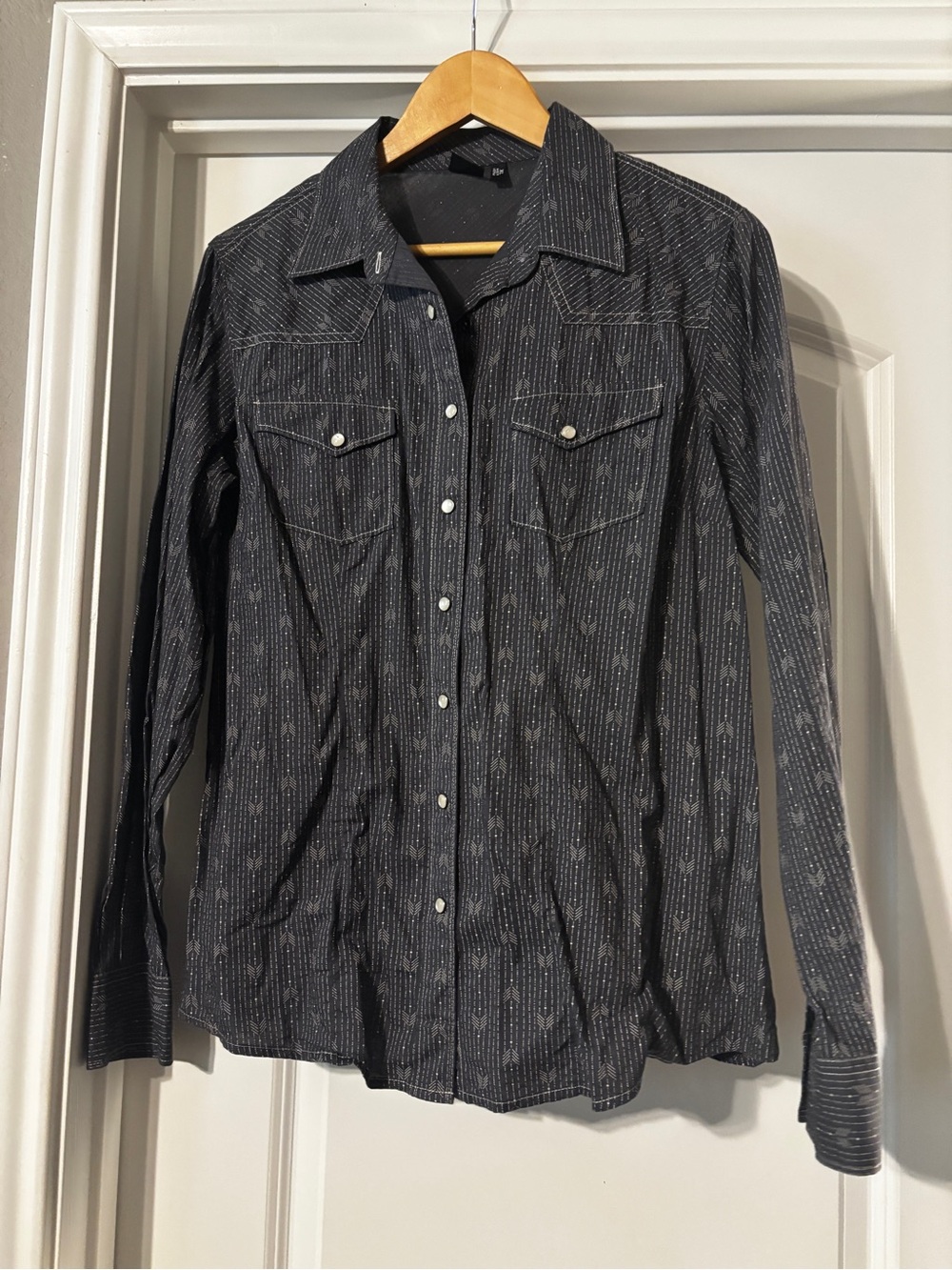 Women’s Cruel Girl Black Pinstripe Snap-Front Western Shirt